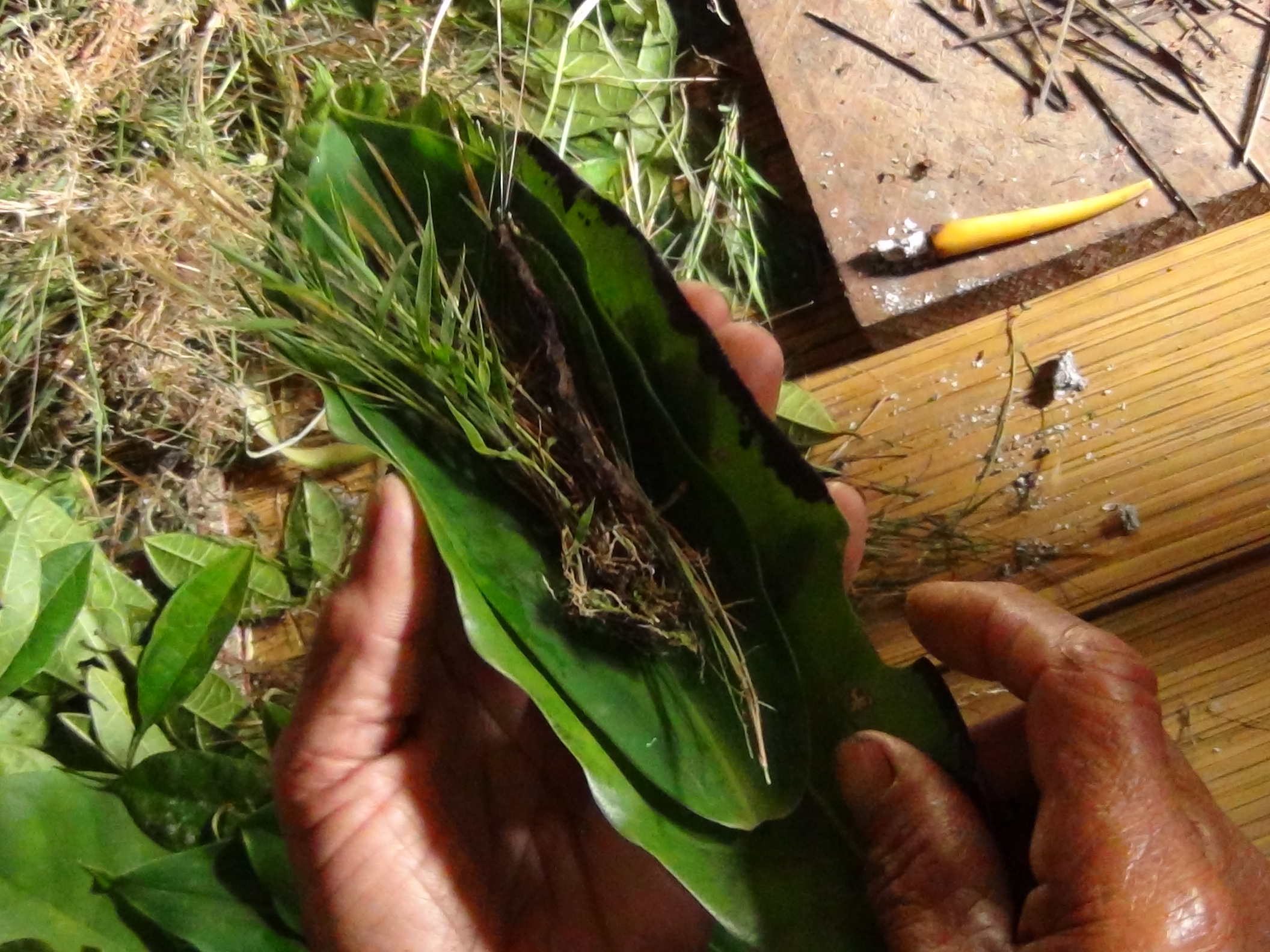 Persiapan Sesajen Tradisional